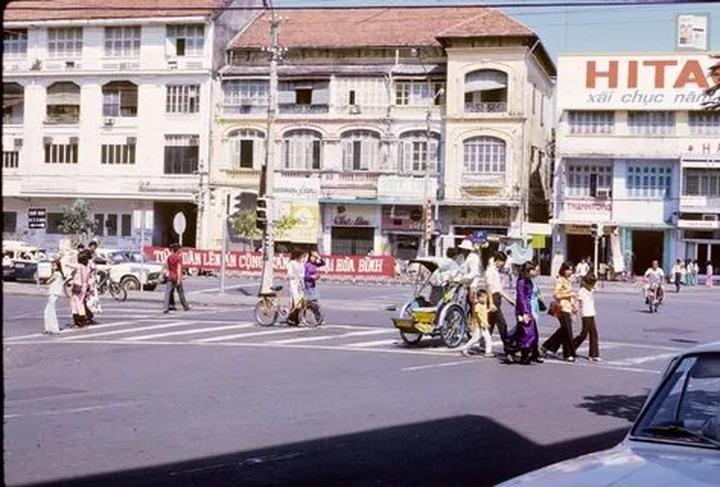 HOT: Camera siêu zoom “bóc” - Cảm hứng video marketing từ Hotspot Matrix